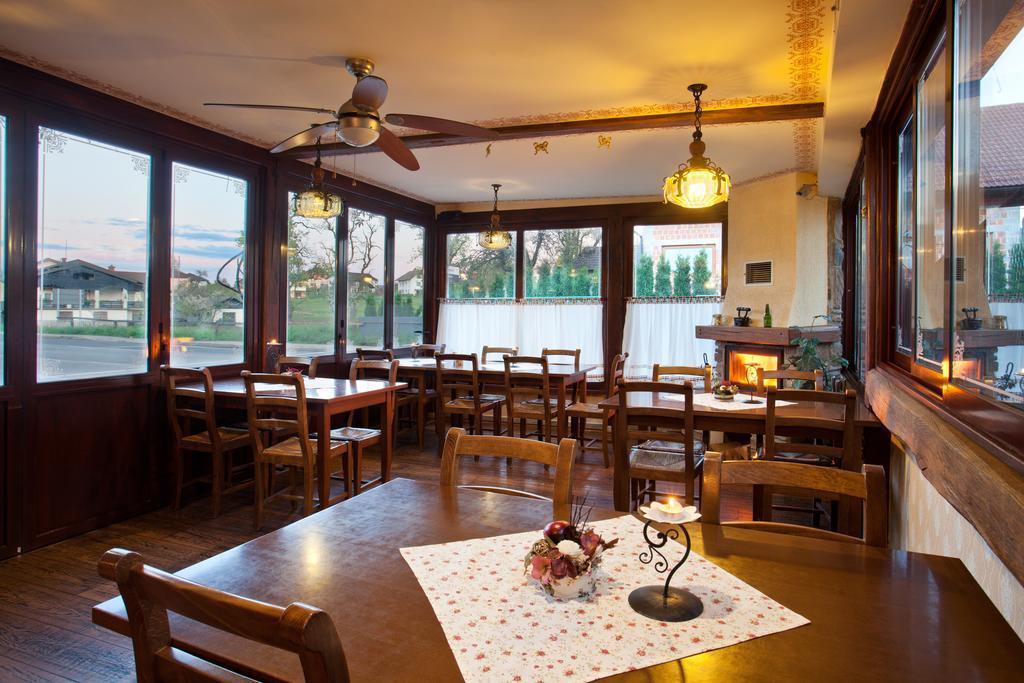 Hotel Samarin Crnomelj Ngoại thất bức ảnh