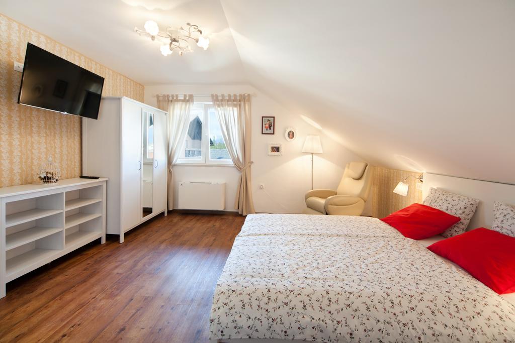 Hotel Samarin Crnomelj Ngoại thất bức ảnh